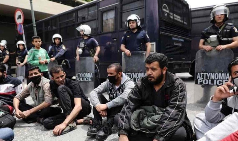 Yunanistan'da polisle göçmenler arasında çatışma