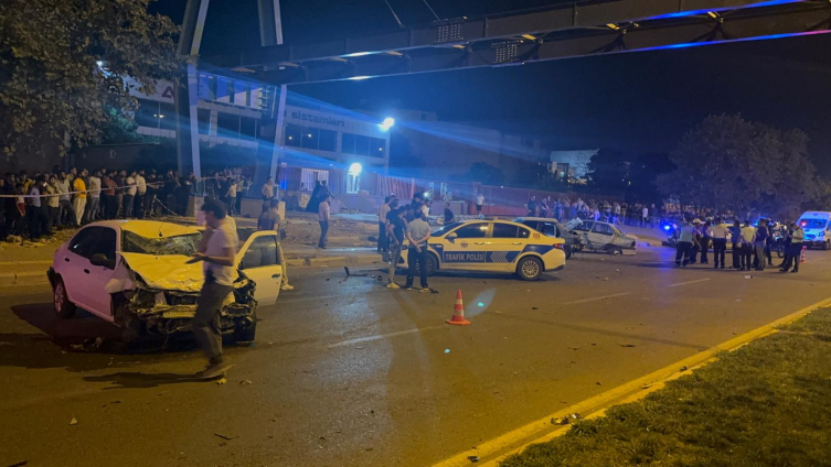 Şanlıurfa'da kontrolden çıkan araç yayalara çarptı: 5 ölü